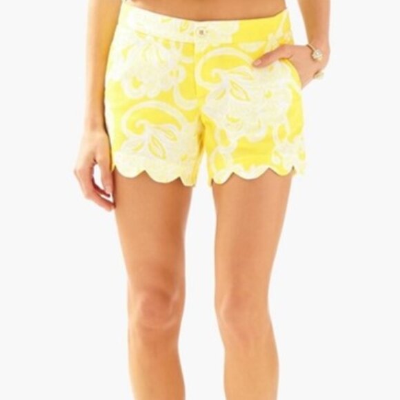 Lilly Pulitzer Pants - Lilly Pulitzer Yellow and White Buttercup Scalloped Hem shorts Size 00 (23)